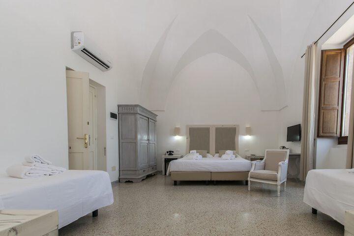 Room 16 of 51