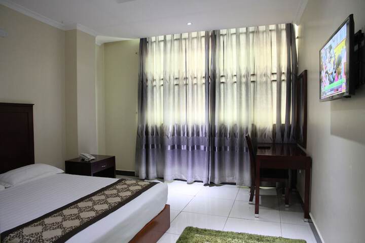Room 4 of 50