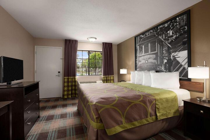 1 King Bed (5 of 9)