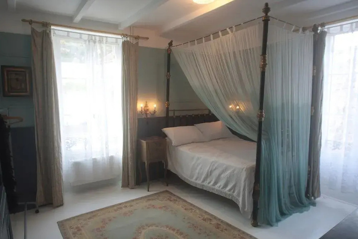 Room 4 of 14