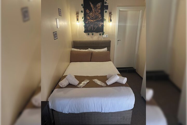 Room 14 of 43