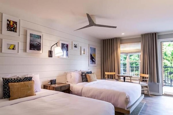 Room 10 of 28
