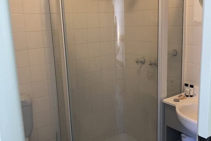 Room 7 of 9