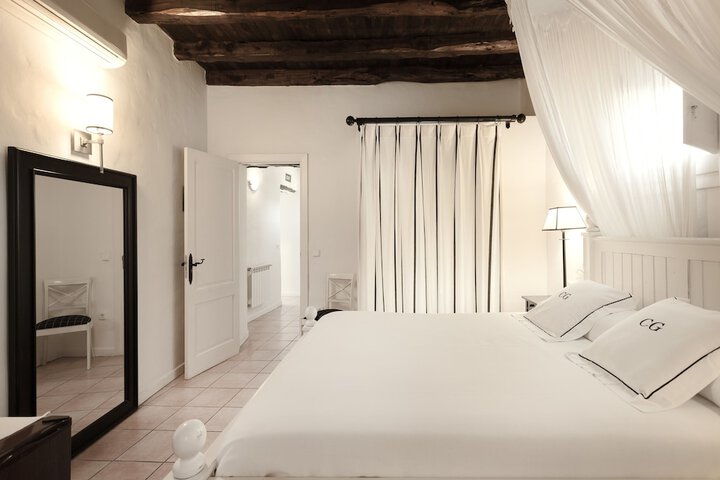 Room 12 of 80