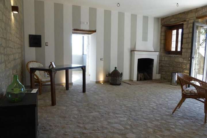 Room 10 of 40