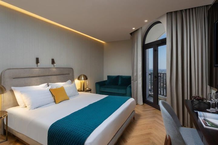 Room 15 of 60