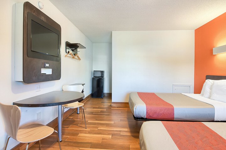 2 Double Beds (9 of 9)