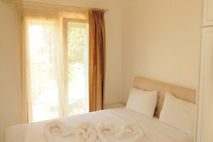Room 2 of 132