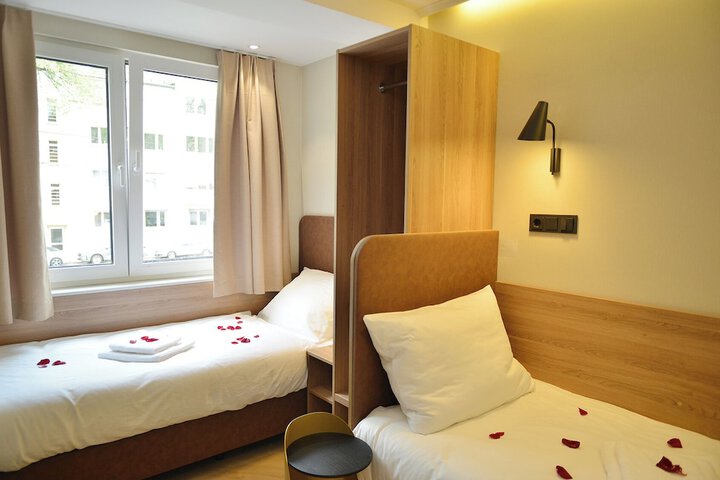Room 13 of 52