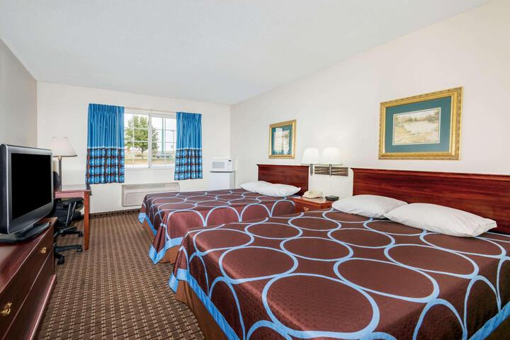 2 Queen Beds (8 of 8)