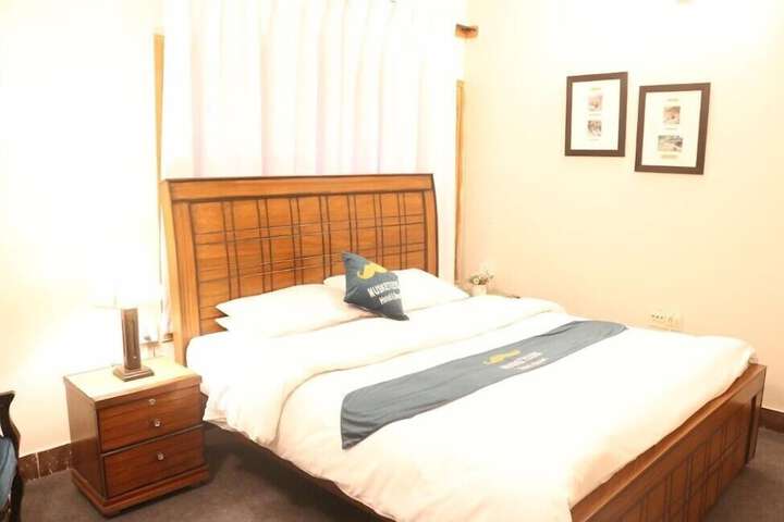 Room 4 of 10