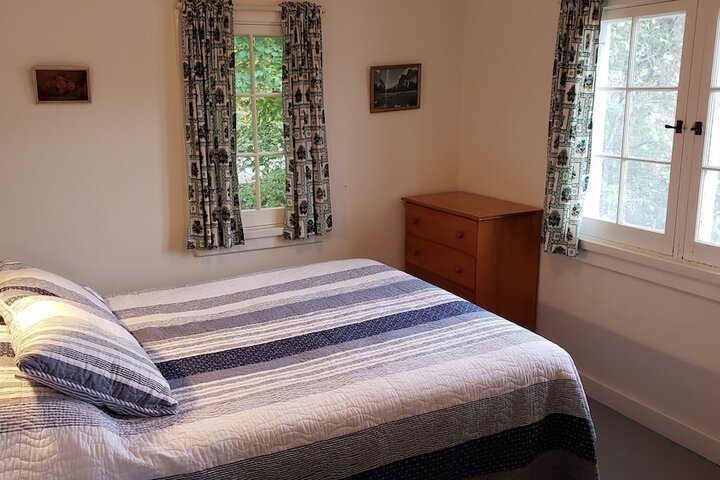 Room 8 of 215