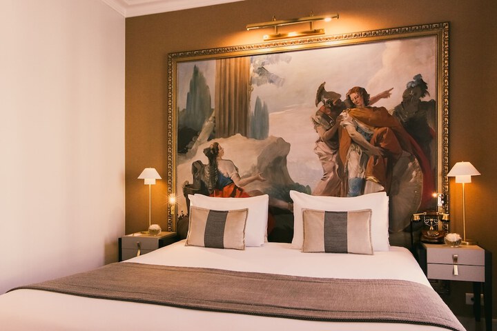 Room 19 of 48