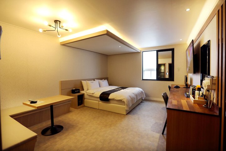 Room 4 of 23