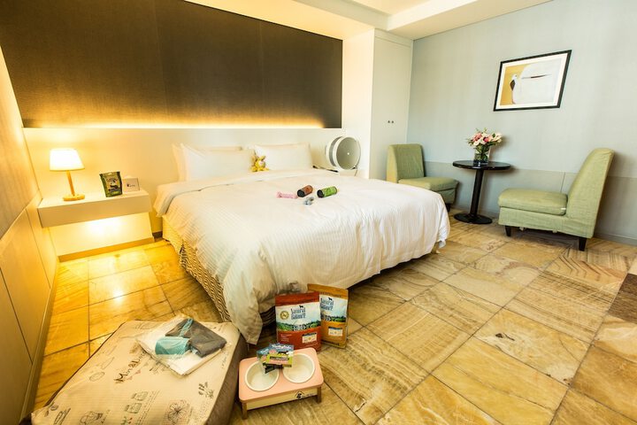 Room 4 of 12