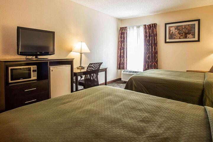 2 Queen Beds