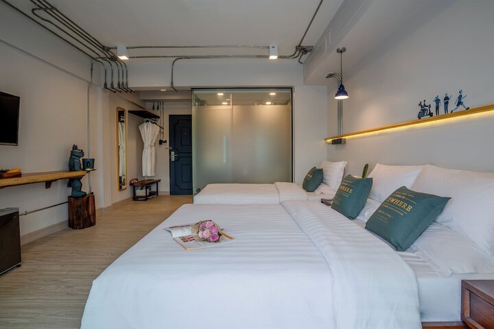 Room 18 of 33