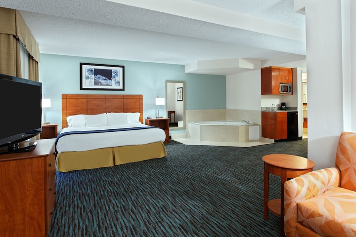 Standard King Bed Accessible (8 of 18)