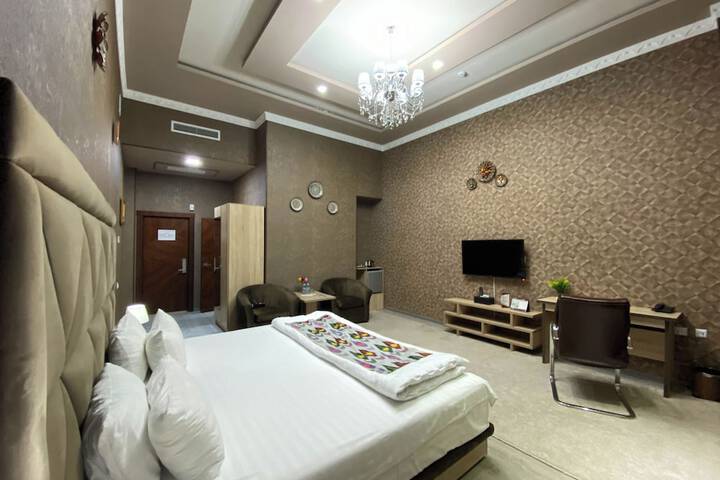 Room 9 of 62