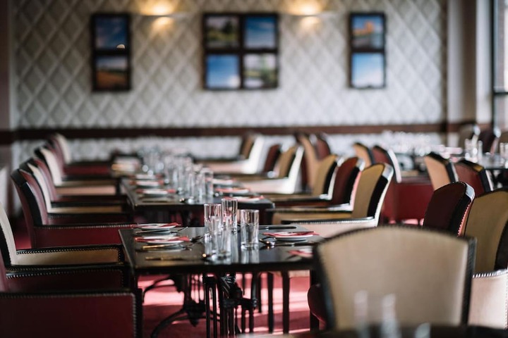 Dining 55 of 65