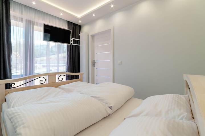 Room 129 of 375