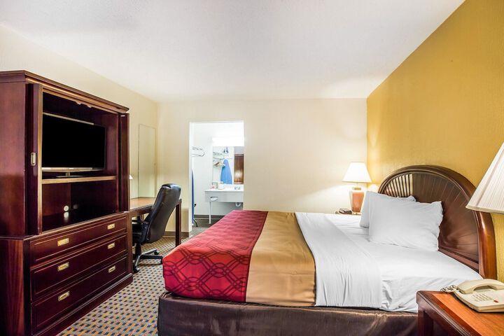 1 King Bed (9 of 9)