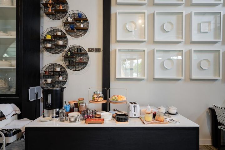 Breakfast/Coffee Service 3 of 7