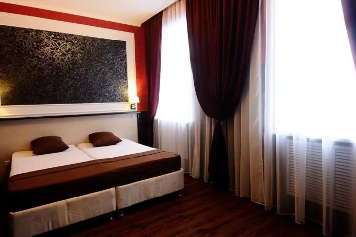 Room 3 of 9