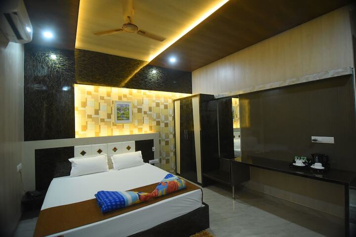 Room 3 of 28
