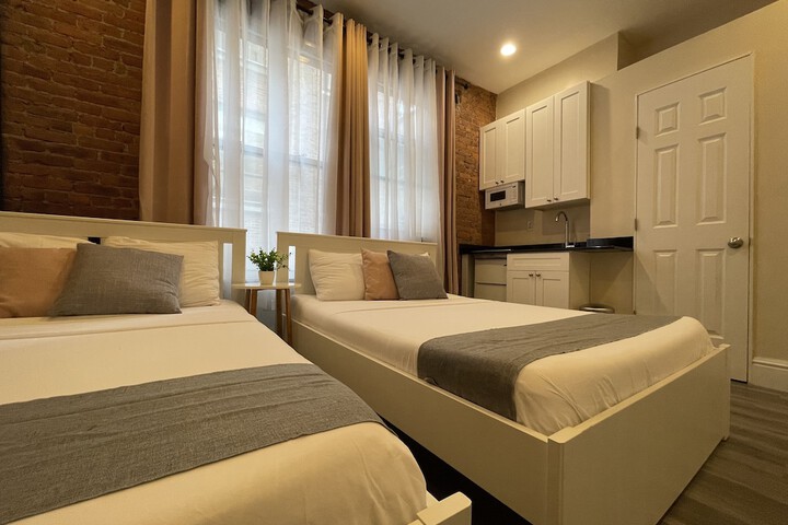 Room 48 of 236