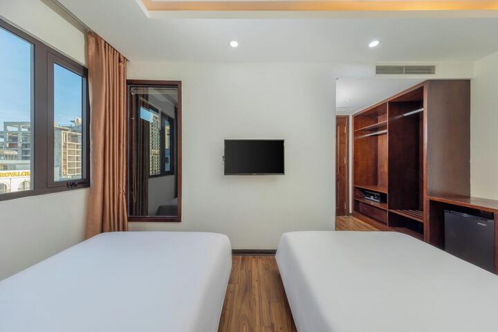Room 106 of 112