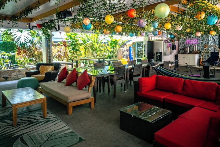 Lounge 79 of 89