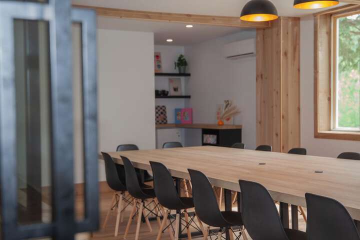 Business Center 16 of 22