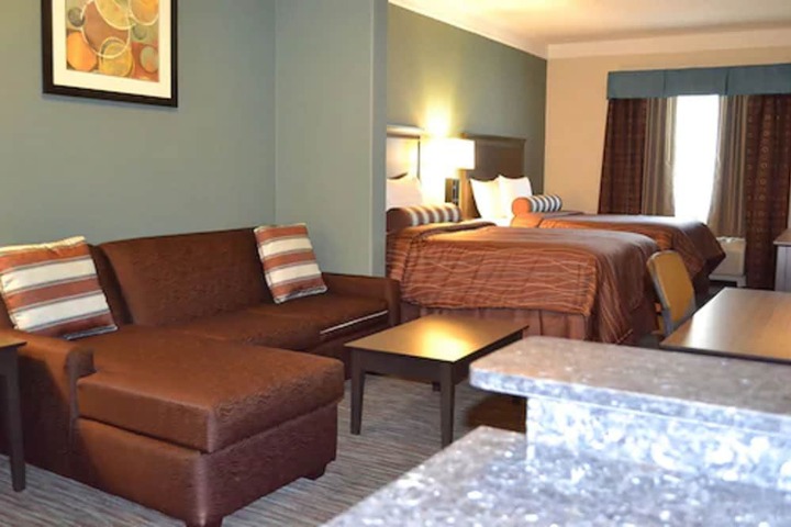 Deluxe 2 Queen Beds (4 of 8)