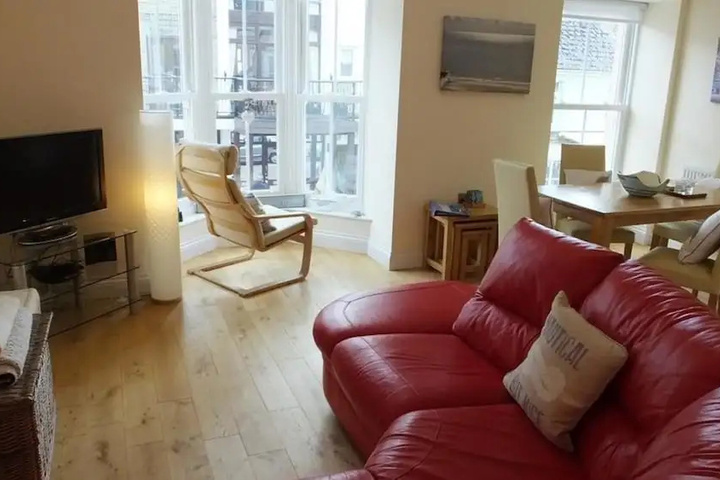 London House Apt. 2