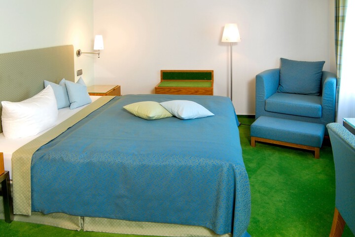 Room 4 of 61