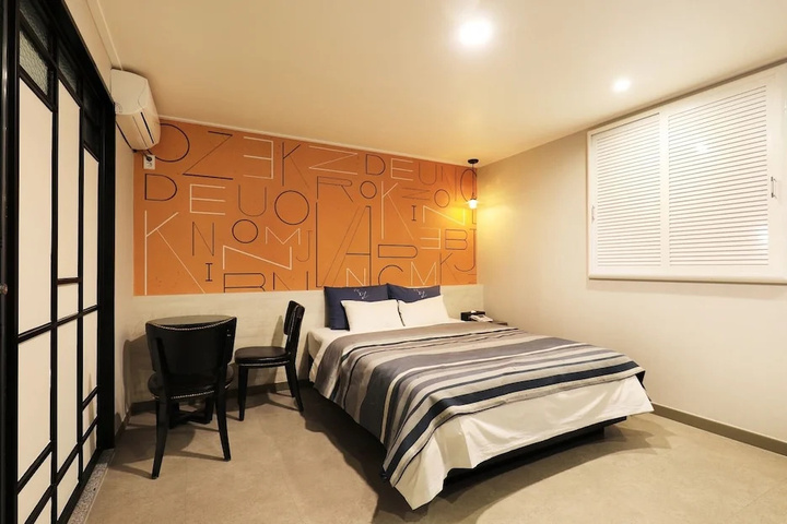 Room 4 of 24