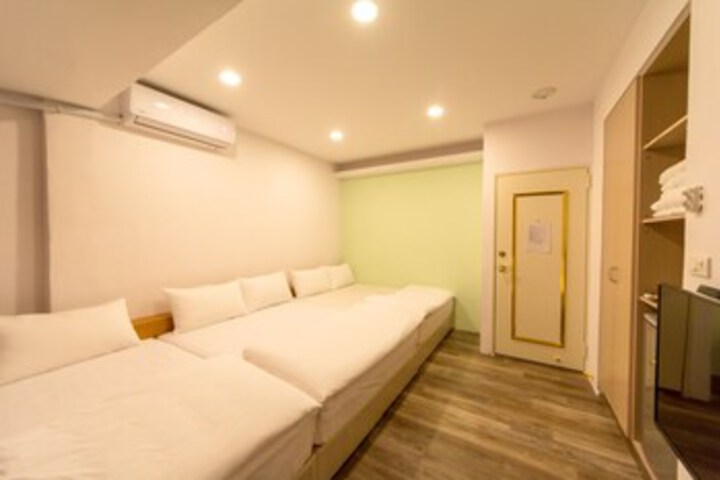 Room 12 of 44