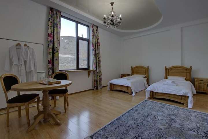 Room 2 of 27
