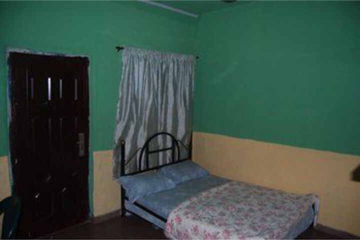 Room 6 of 8