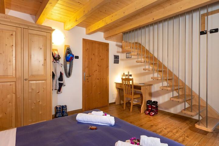 Room 10 of 20
