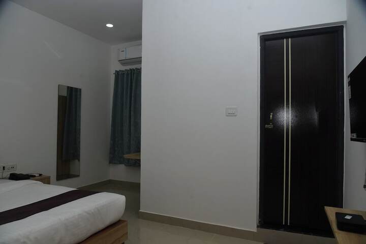 Room 4 of 16