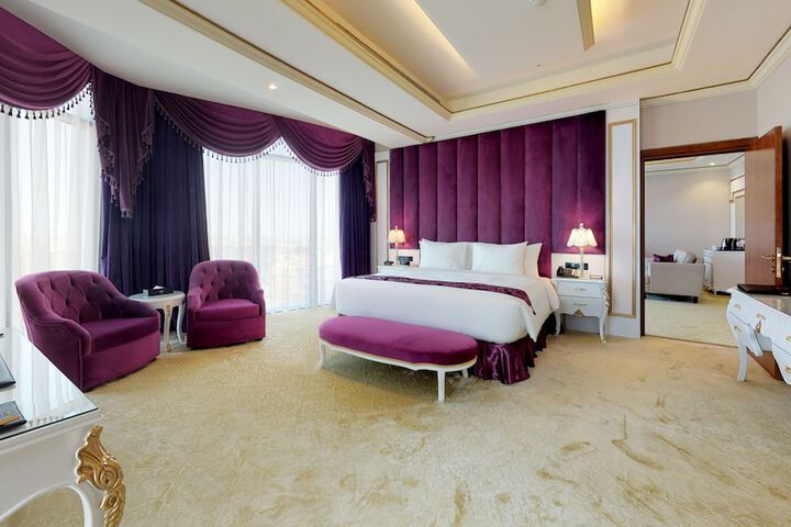 Room 26 of 76