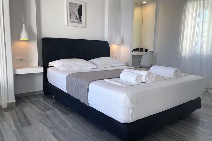 Room 33 of 103