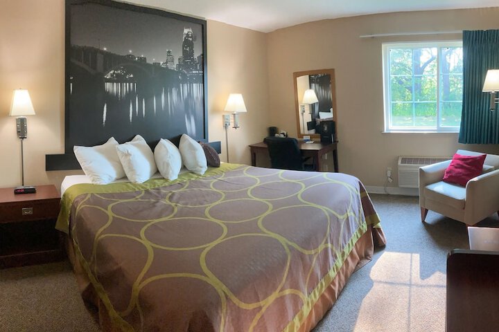 1 King Bed (1 of 13)