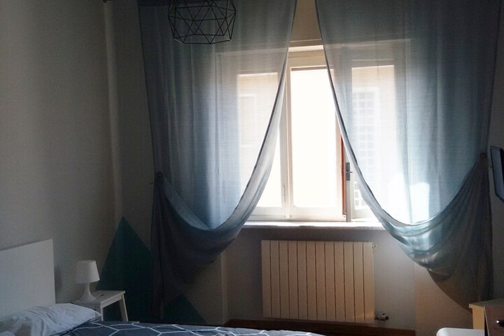 Room 10 of 28