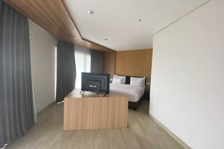 Room 5 of 73