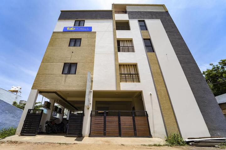 FabHotel Virksham I - Nr. Singhanallu bus stand
