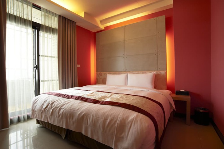 Room 10 of 29