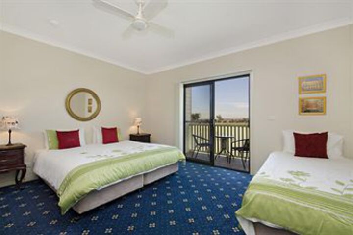 Room 16 of 38